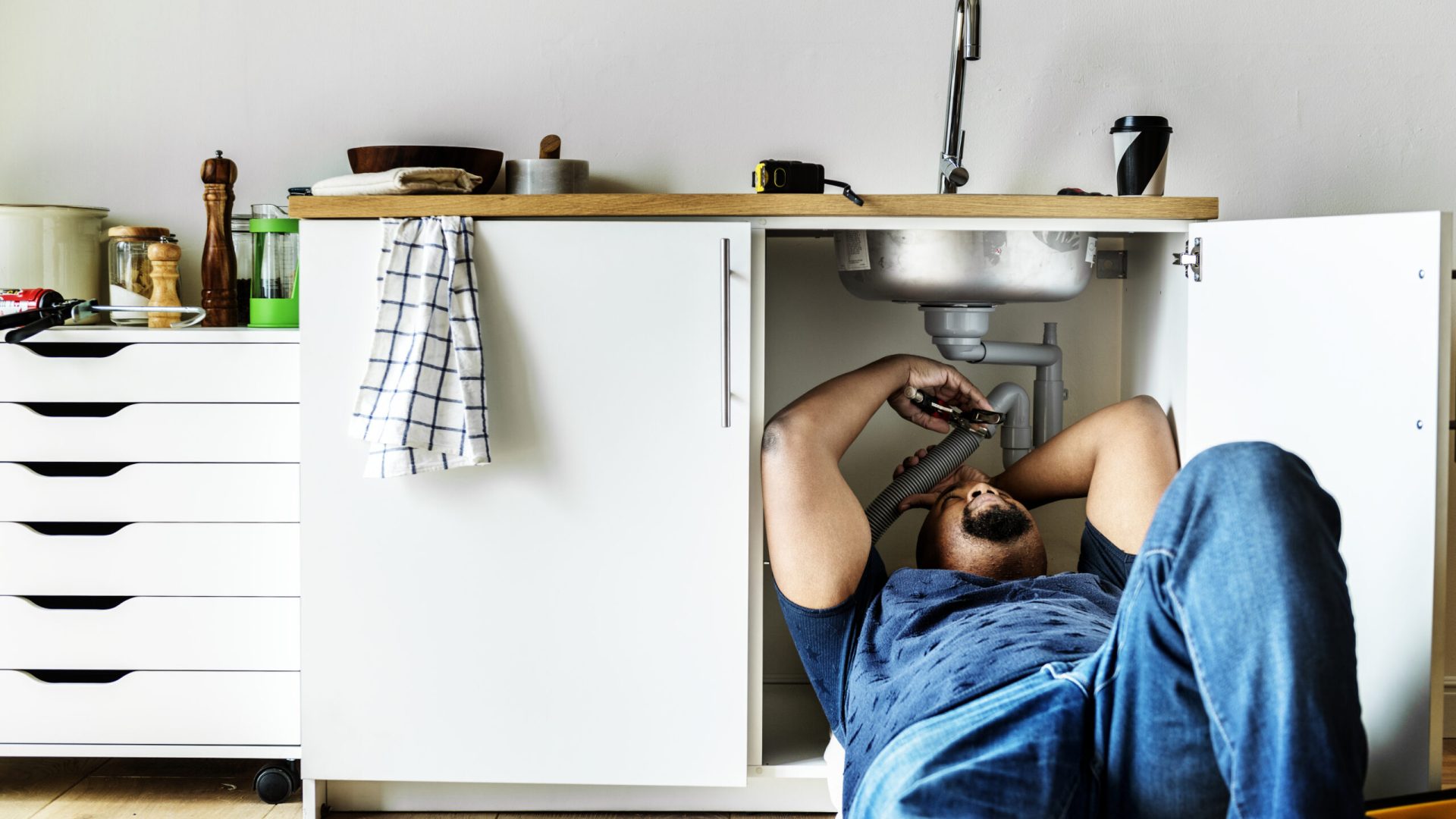 plumber-man-fixing-kitchen-sink